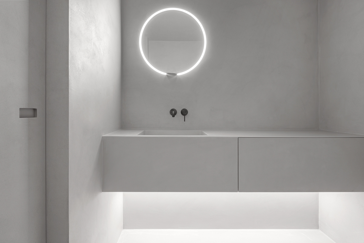Minimalistisches Bad in Villa Oca